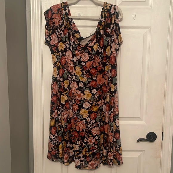 Floral dress - Picture 1 of 3